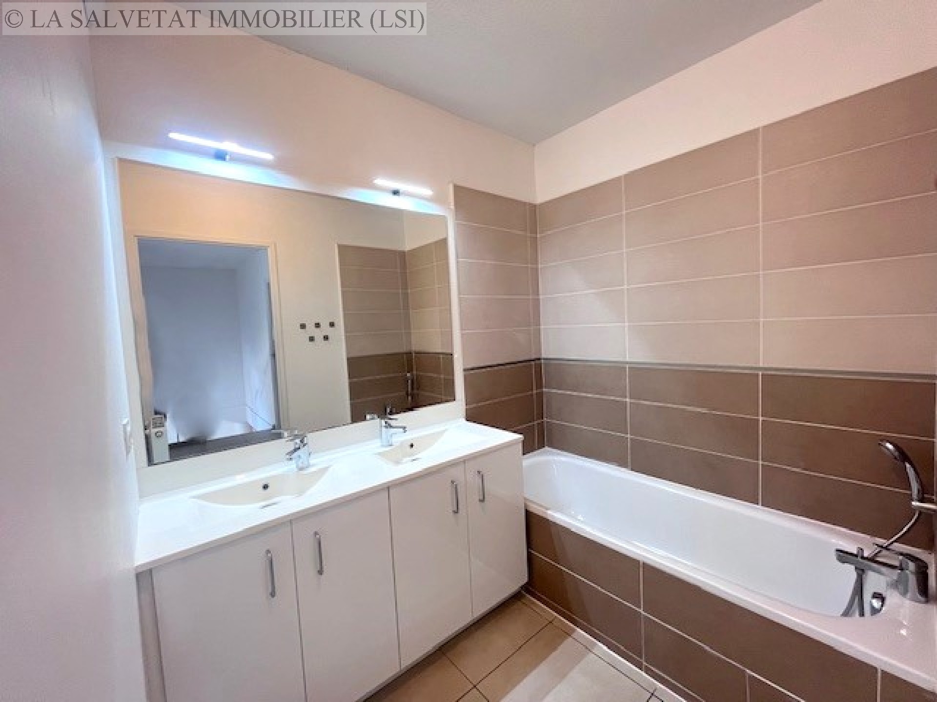 Vente maison-villa - LA SALVETAT ST GILLES<br>79 m&sup2;, 4 pièces